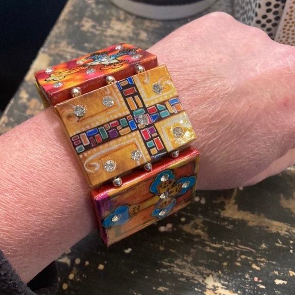 Rhinestone stretch block colorful cross bracelet - Picture 4 of 5